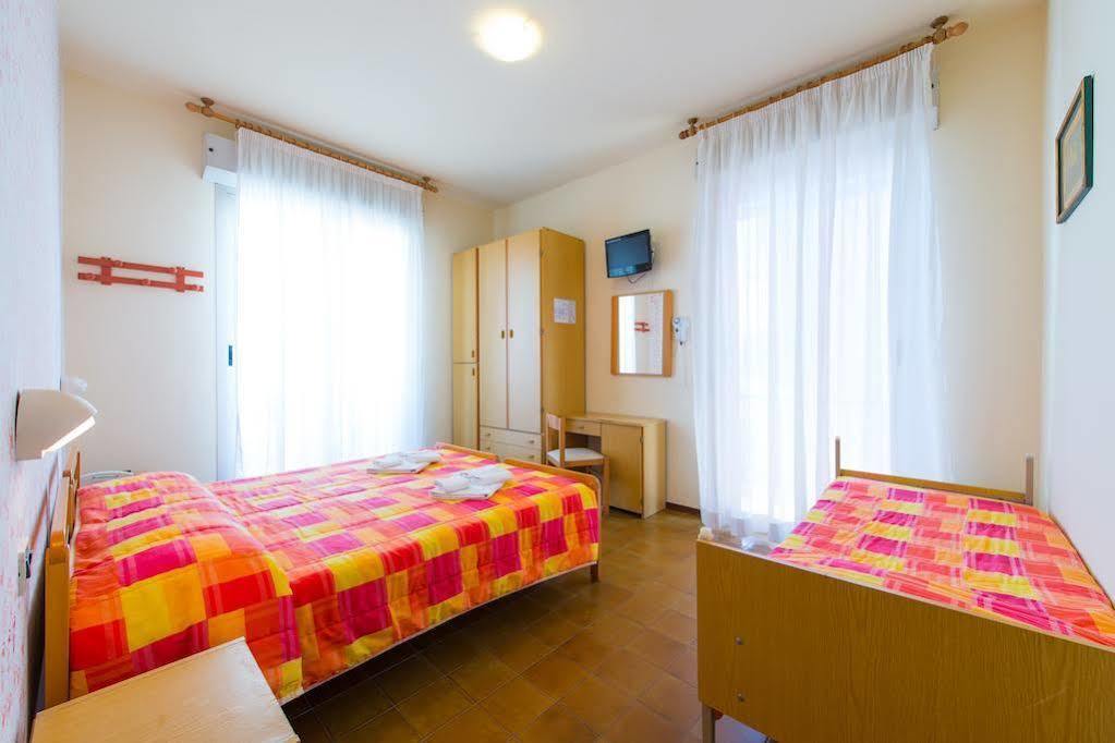 Hotel Losanna Rimini Luaran gambar
